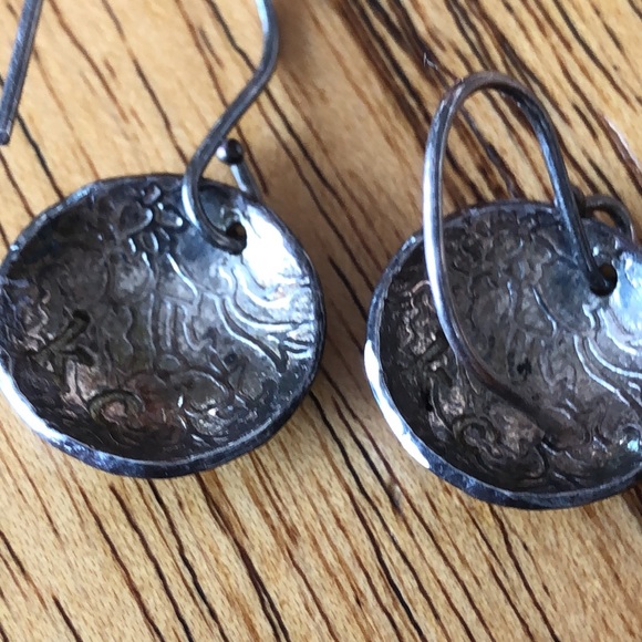 Kenneth Cole Earrings- silver - Picture 4 of 7